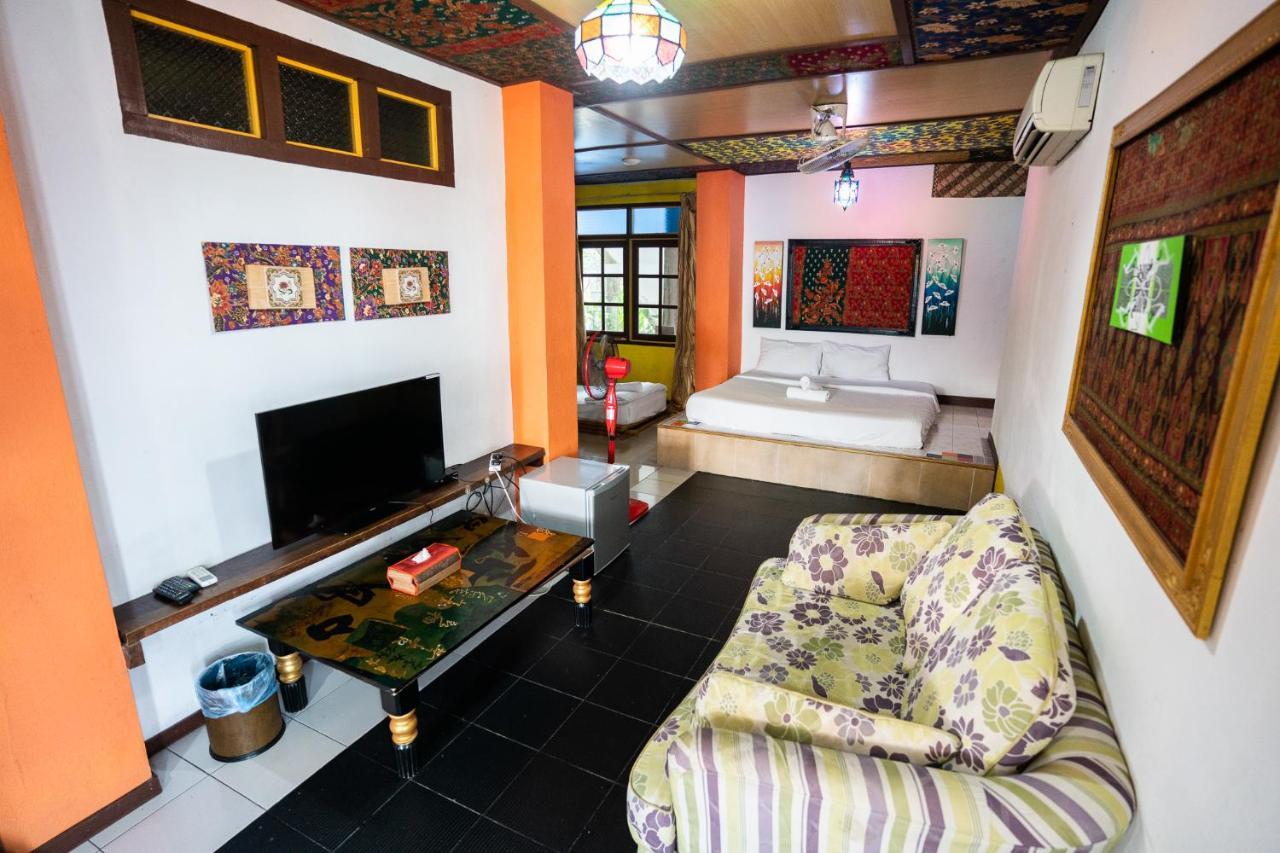 Lost Paradise Resort Batu Feringgi Exterior foto
