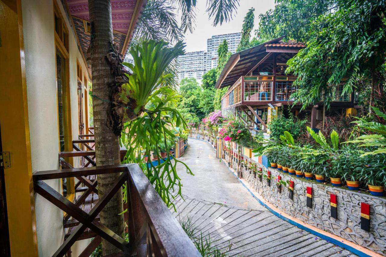 Lost Paradise Resort Batu Feringgi Exterior foto
